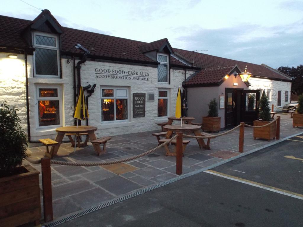 The Half Moon Inn Ashington  Buitenkant foto